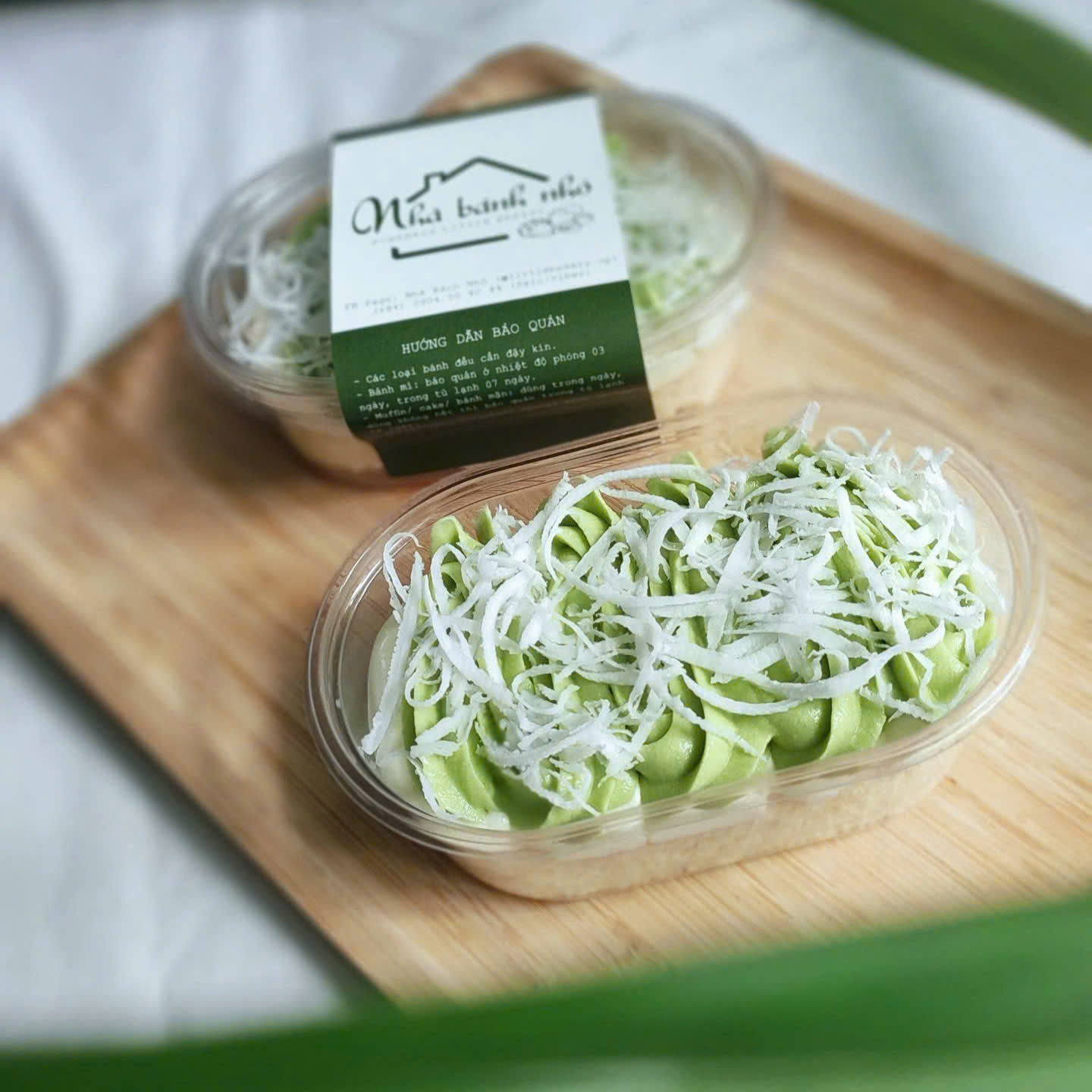 Pandan custard cake